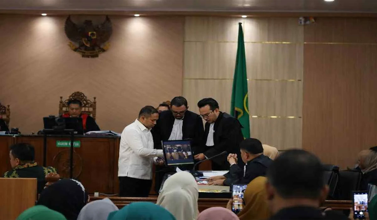 Fakta Mengejutkan Terungkap! Sidang Abdul Wahid Ungkap Rapat Gelap dan Aliran Dana Besar!